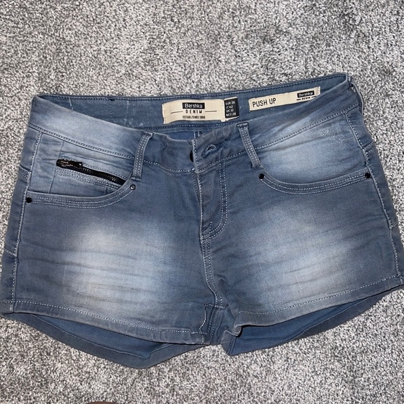 Bershka high-waisted blue stretchy shorts - Picture 1 of 3